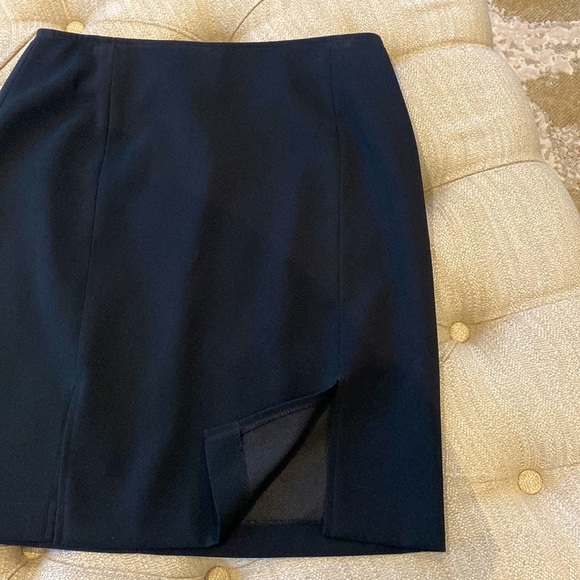 MEXX black straight skirt with 2 small slit detail on the front -Size10 - Picture 2 of 5